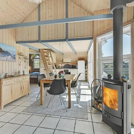 2 Bedroom Lovely In Hemmet Falen